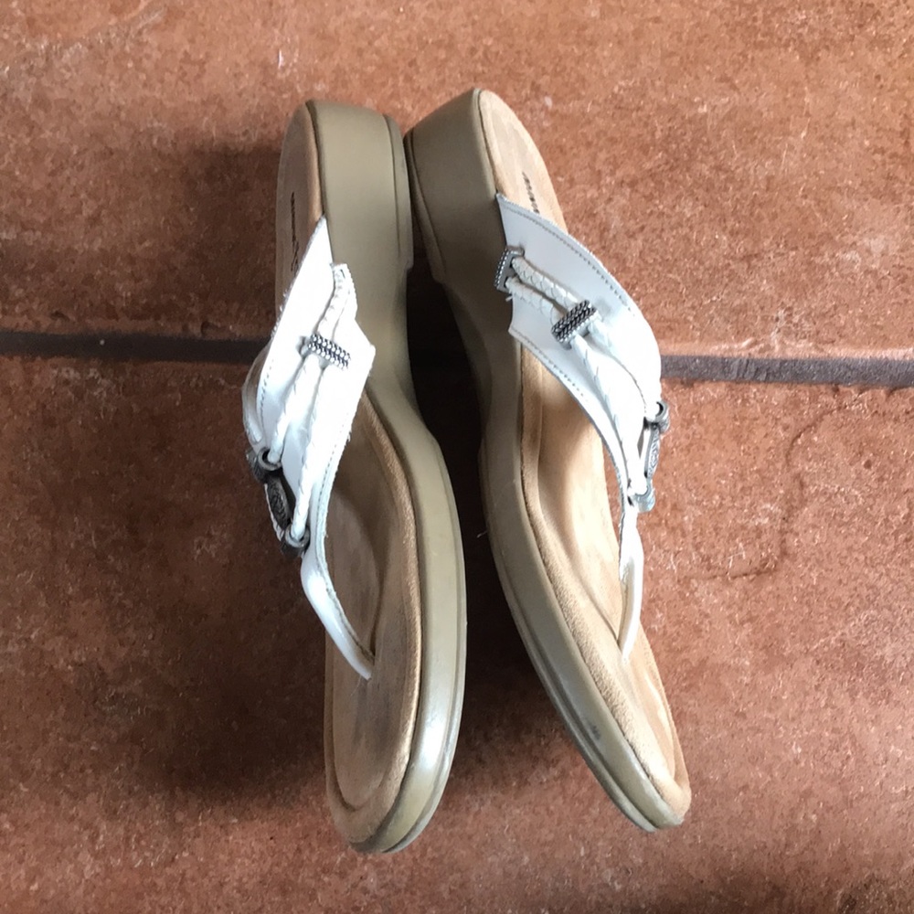 Minnetonka White Women's Sandals - Picture 6 of 13